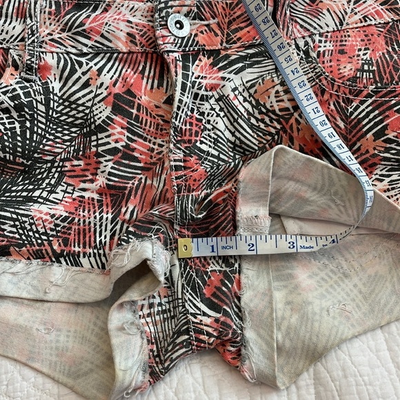 Guess Tropical Print Low Rise Jean Short Sz 26" Raw Hem Summer Beach Pink Y2K - Picture 8 of 10